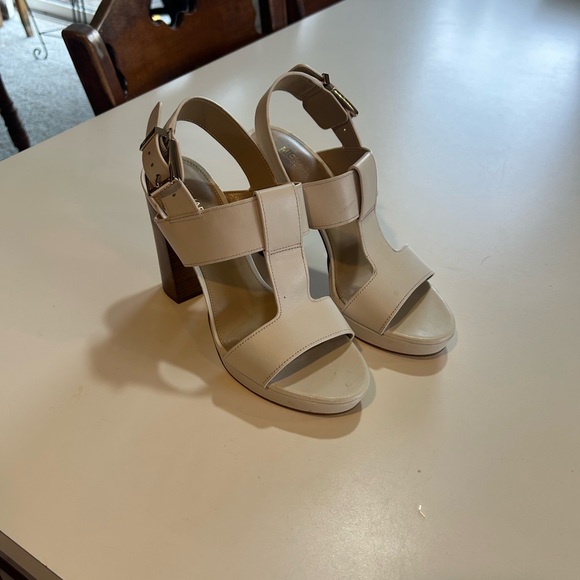 Michael Kors Becker T-strap sandal size 7.5 - Picture 2 of 9
